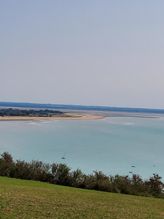 Chez Jollyjune, A Moins D'Une Heure Du Mont Saint Michel Champeaux Bagian luar foto