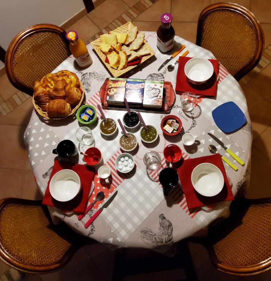 Chez Jollyjune, A Moins D'Une Heure Du Mont Saint Michel Champeaux Bagian luar foto